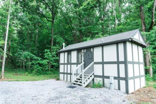 Sevierville House | Tiny Home Cottage Near the Smokies #7 Tilly