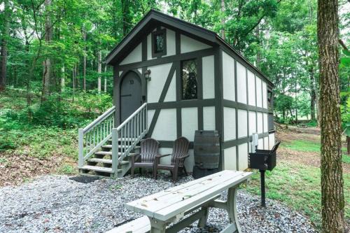 Sevierville House | Tiny Home Cottage Near the Smokies #10 Helena