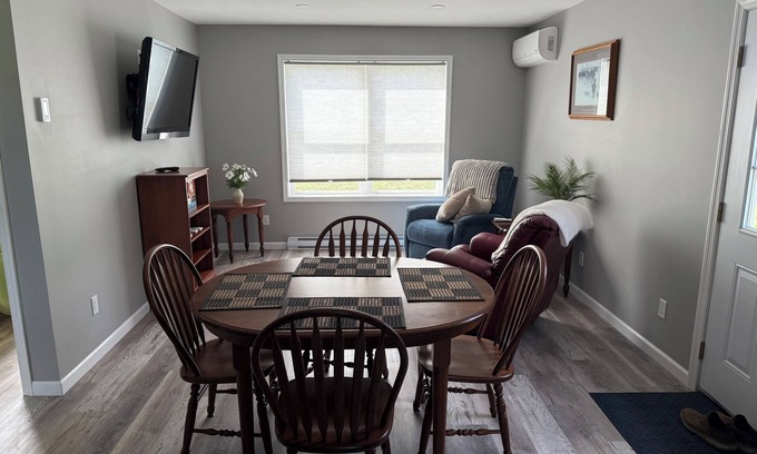 Ellenburg Depot Bed & Breakfast | TKW Farms Four Season Duplex. Unit A No Pets