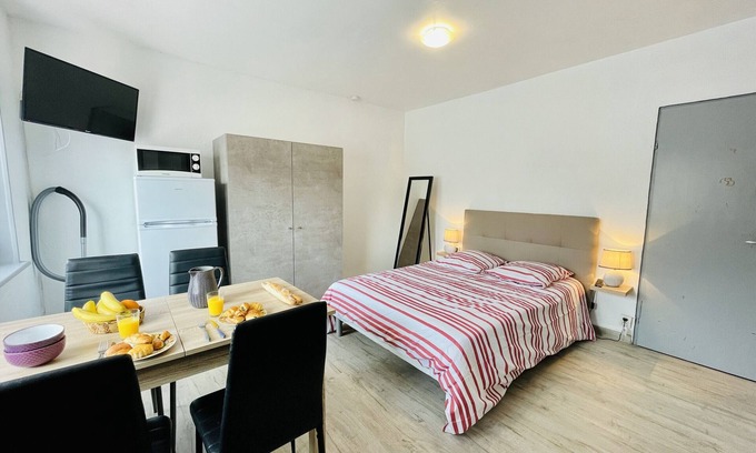 Forges-les-Bains Apartment | Tom: Studio with small terrace 300 metres from the thermal baths