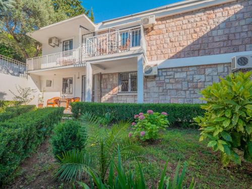 Sveti Stefan Apartment | Tomy Garden House