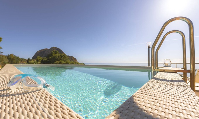 Capo Zafferano Apartment | Top floor apartment with private beach access and pool - lisca bianca rental