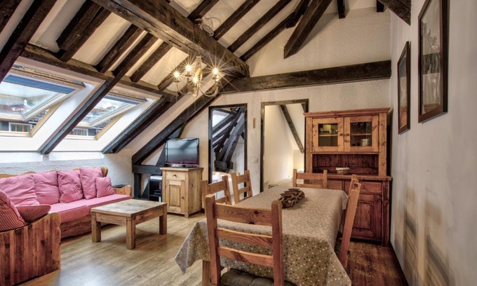 Chamonix City Centre Apartment | Top floor Apartment Mansard - Central Chamonix Mont Blanc Haven