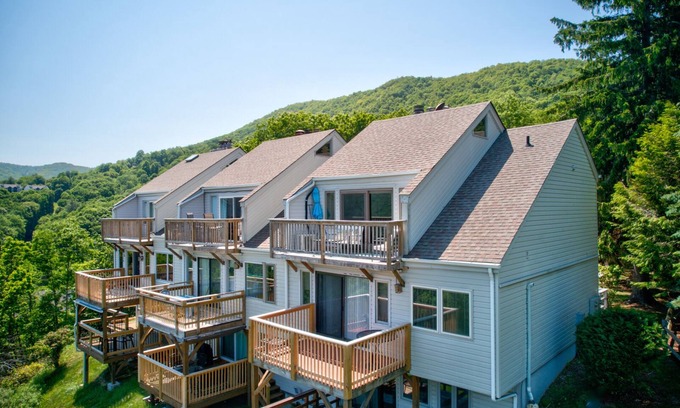 Seven Devils Condo | Top Of Seven - Views! Amazing Grandfather Mtn views from this updated condo in Seven Devils!