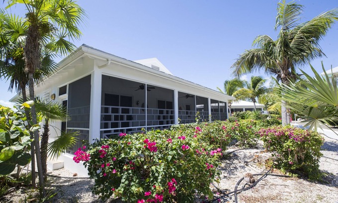 Grace Bay Villa | Totally renovated and spacious 3-bedroom Villa in the heart of Grace Bay