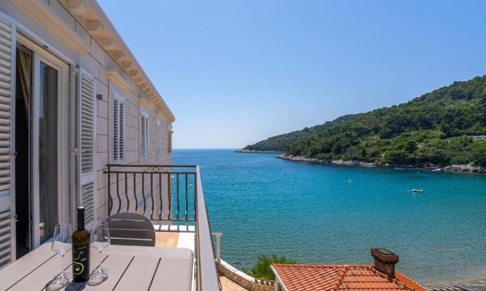 Saplunara Apartment | Touch of Infinity TOP FLOOR - studio apartment with sea view