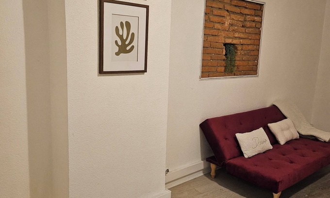 Toulouse City-Centre Apartment | Toulousaine pink brick studio