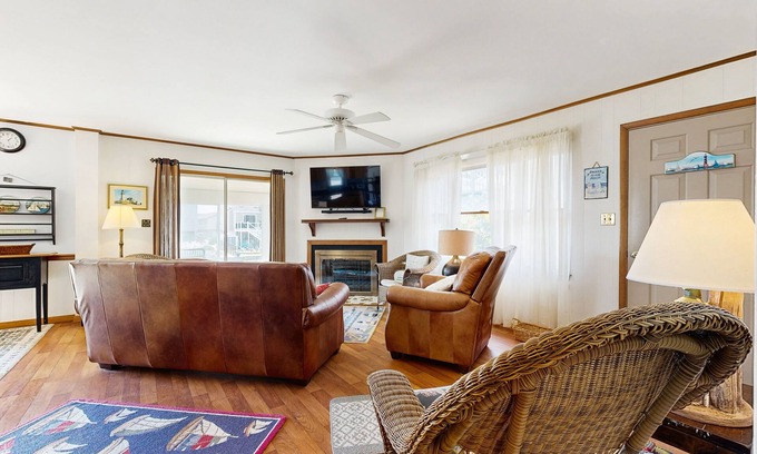 South Bethany Harbor House | Town of South Bethany Bay Front house w/boat dock, deck, grill