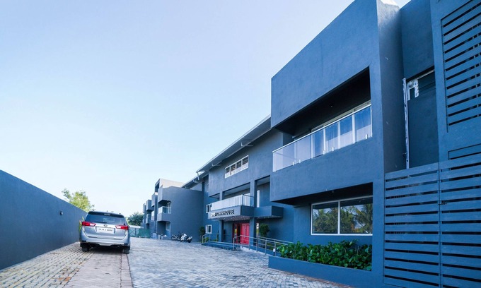 Vadanemelli House | Townhouse 211 Laguna Ecr Near Juhu Beach