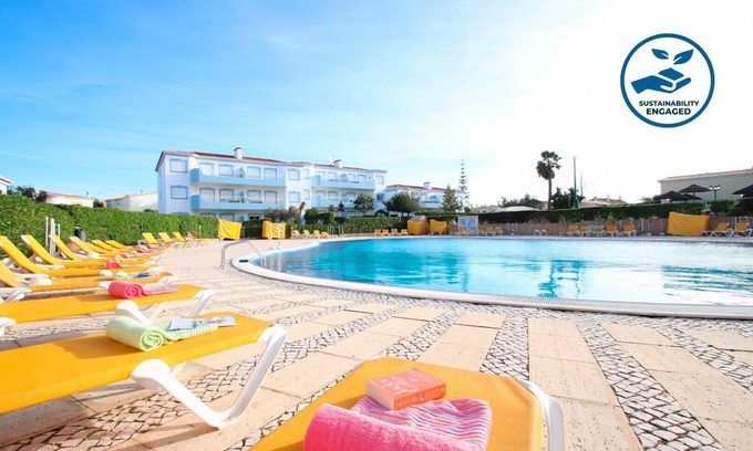 Portimao Ski Chalet | Townhouse w/Pool & Games in Oasis Parque