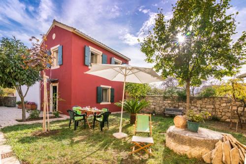Dafnata Apartment | Traditional Rustic Maisonette by Konnect