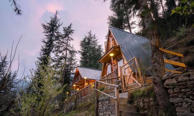 Banjar Apartment | Tragopan Chalet's - Cedar Cottage with attic & balcony