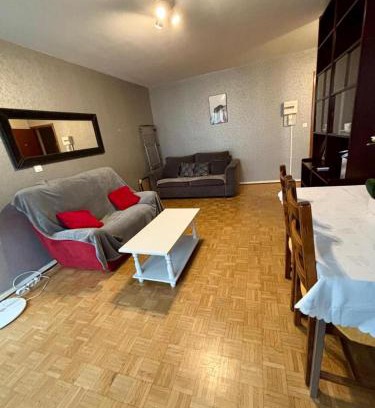 Saint-Priest Apartment | Tram 50 m, Balcon, Parking facile