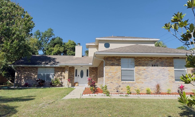 Interchange Square House | Tranquil 3-bedroom house with AC in Palm Bay