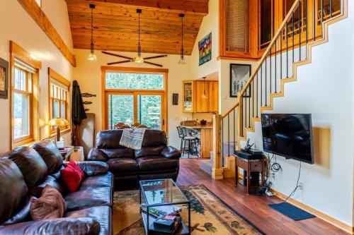 Breckenridge House | Tranquil 3BR Home Access To Trails and Mtn Views