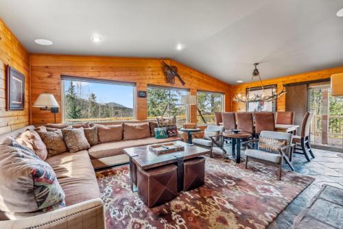 Breckenridge House | Tranquil 4BR on Peak 7 with Hot Tub Dog Friendly