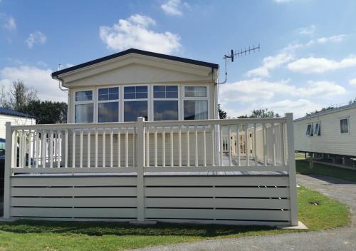 Chichester House | Tranquil 6 Berth Luxury Holiday Home