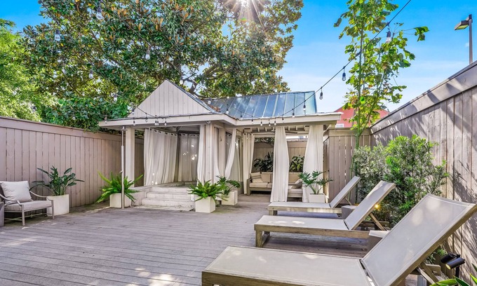 Irish Channel Apartment | Tranquil Escape W/ Tea Garden, Shared Hot Tub, Steam Rooms, Sun Deck & Fast WiFi