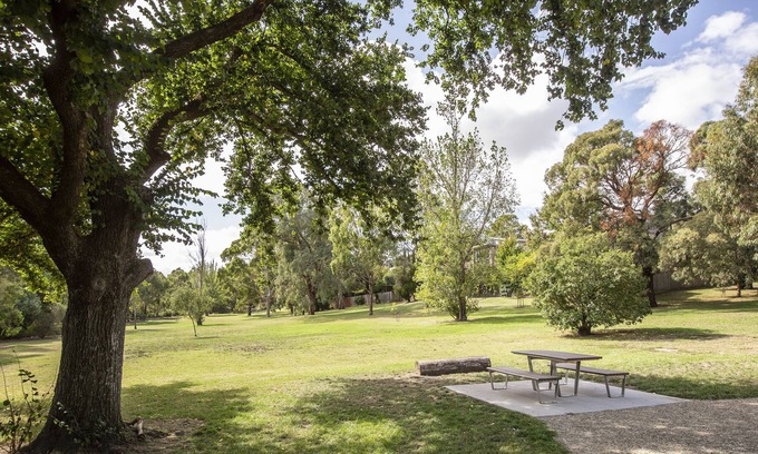 Hawthorn Apartment | Tranquil Hawthorn Apartment - Perfect Location