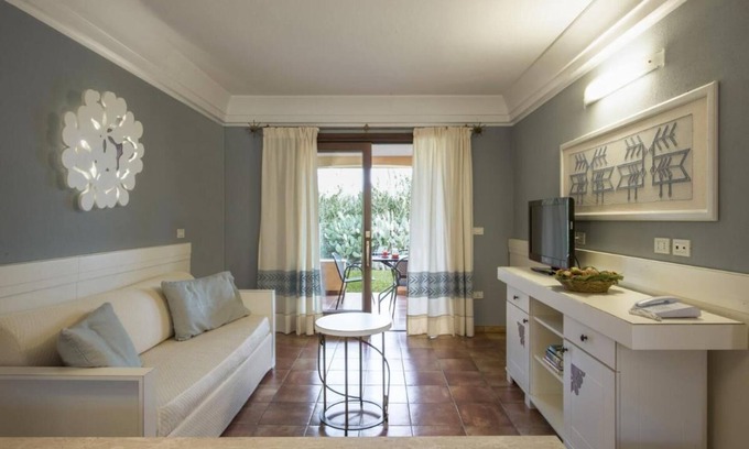 Pula Apartment | Tranquil Lantana Resort Hotel and Apartments 1-2km from Nora beach