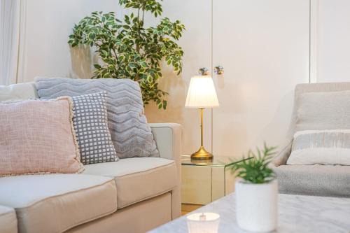 Roseville House | Tranquil Retreat in Roseville With Garden Oasis