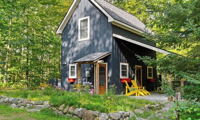 Levering Cabin | Tranquil Retreat Nestled Among the Trees – Access to Waterfront!