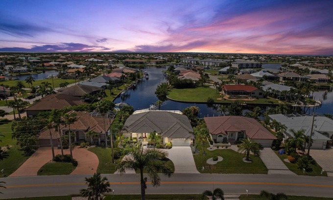 Punta Gorda House | Tranquility with Divine Sunsets in Vacation Land -Sleeps 8 -Pet Friendly