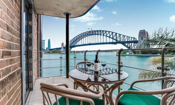 Kirribilli Apartment | Transcending Views