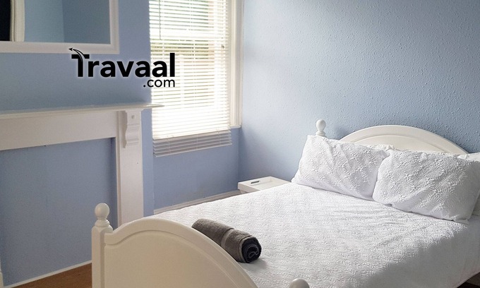 Rushmoor District Apartment | Travaal.com - Large 3 Bedroom Apartment Farnborough