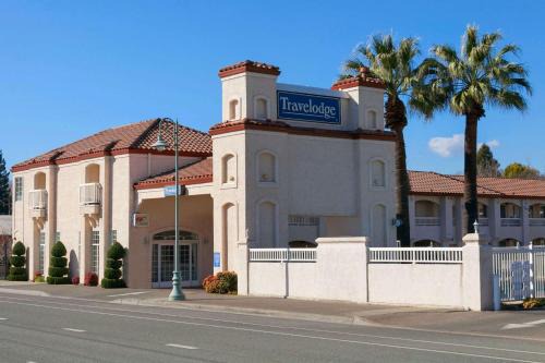 Benton Tract Hotel | Travelodge by Wyndham Redding CA