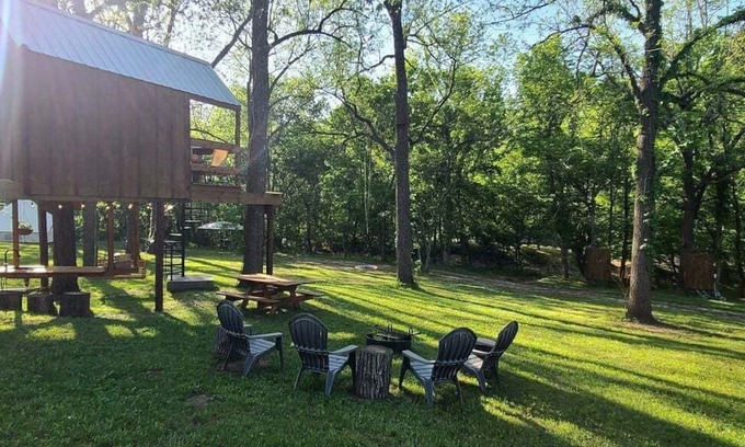 Eureka Springs House | Tree House Glamping Destination near the Ozarks, with River Access for Swimming and Fishing