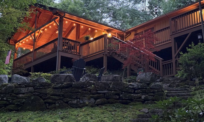 Cullowhee House | Tree Top Mountain Lodge near Lake Glenville!