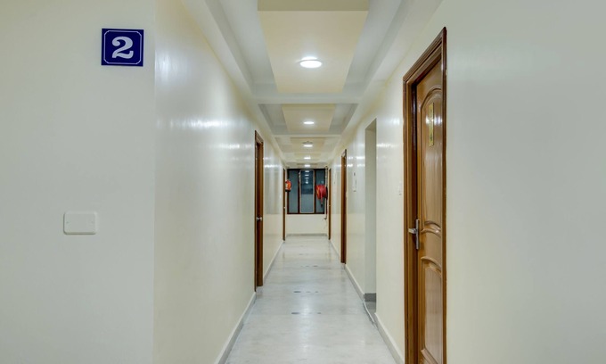 Kalapettai Hotel | Treebo Golden Inn, 700 Mtrs From Promenade Beach