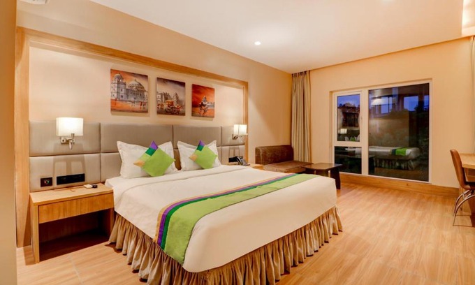 Block E Hotel | Treebo Radhe Palace, Lake Town