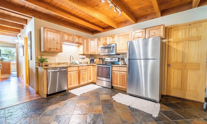 Wildernest Apartment | Treehouse #107, Building G by Summit County Mountain Retreats