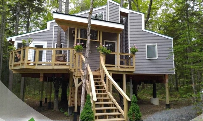 Hancock Cabin | Treehouse near Bar Harbor. Luxurious and private!