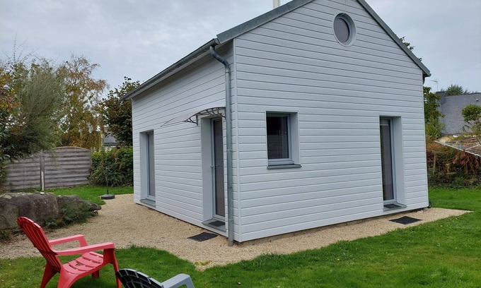 Tregastel House | Trégastel wooden house on the pink granite coast 300m from the seafront, wifi.