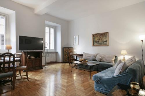 Rione II Trevi Apartment | Trevi Fountain Apartment