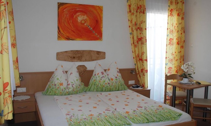 Klopein Bed & Breakfast | Triple room, balcony, lake view OST - Pension Agnes