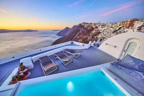 Fira Villa | Trieris Villa & Suites