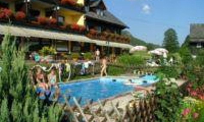 Ramsau am Dachstein House | Triple room with bath or shower, WC, balcony - Ferienhotel Knollhof
