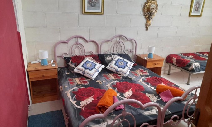 San Gwann House | Triple room with balcony
