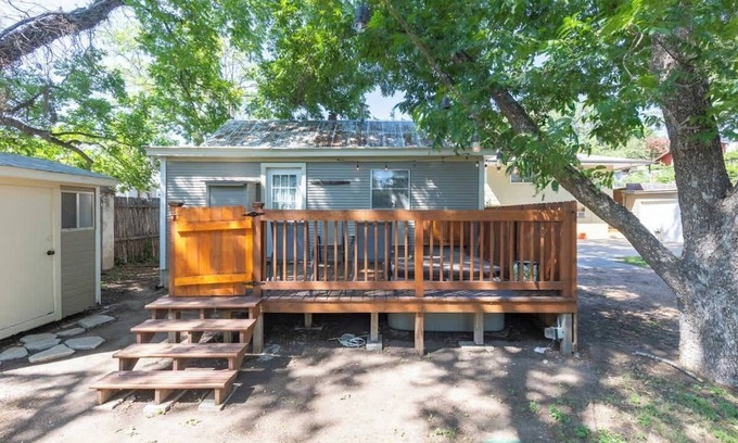 Fredericksburg Cottage | Tristian Suite Walk to Main Street