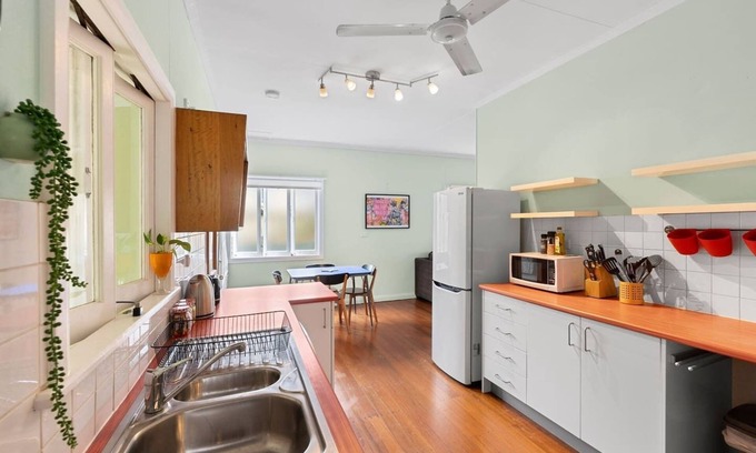 Manunda House | Tropical Flair A Charming Cairns Getaway