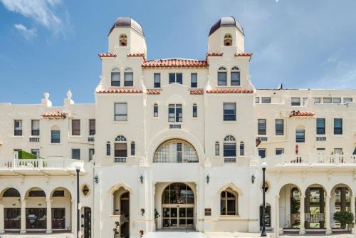 Palm Beach - West Palm Beach Apartment | Tropicals of Palm Beach