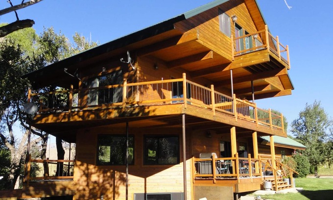 Cody Cabin | Trout Creek Lodge on the water