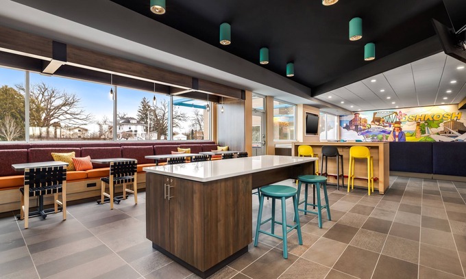 Oshkosh Hotel | Tru By Hilton Oshkosh