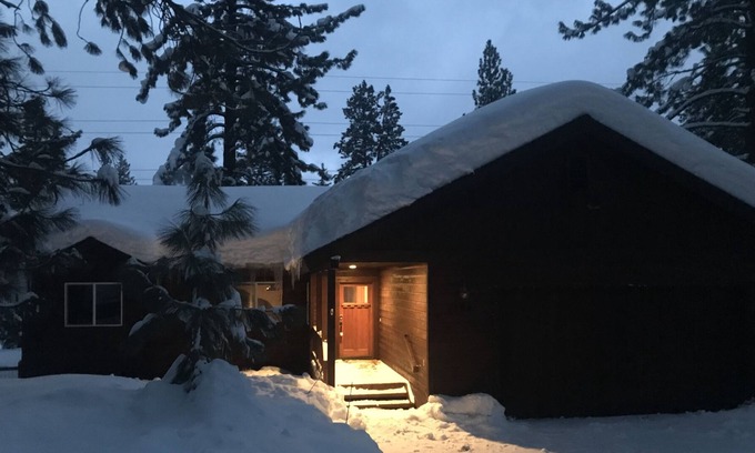 Ponderosa Palisades House | Truckee Retreat Close to Town, Trails, Slopes - Great for sports enthusiasts!