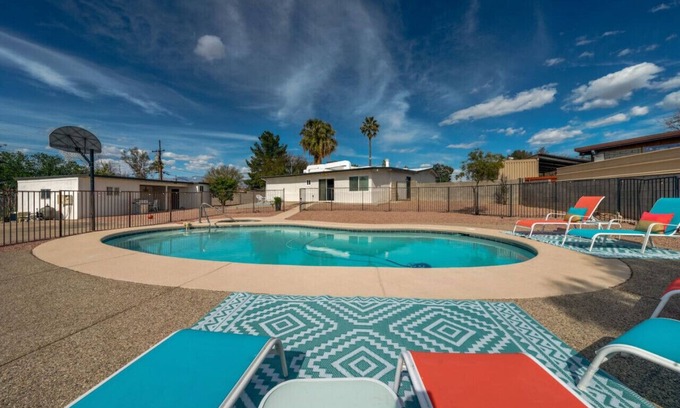 Tucson House | Tudor (Joel) -