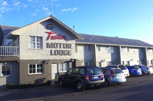 Hamilton Lake Hotel | Tudor Motor Lodge